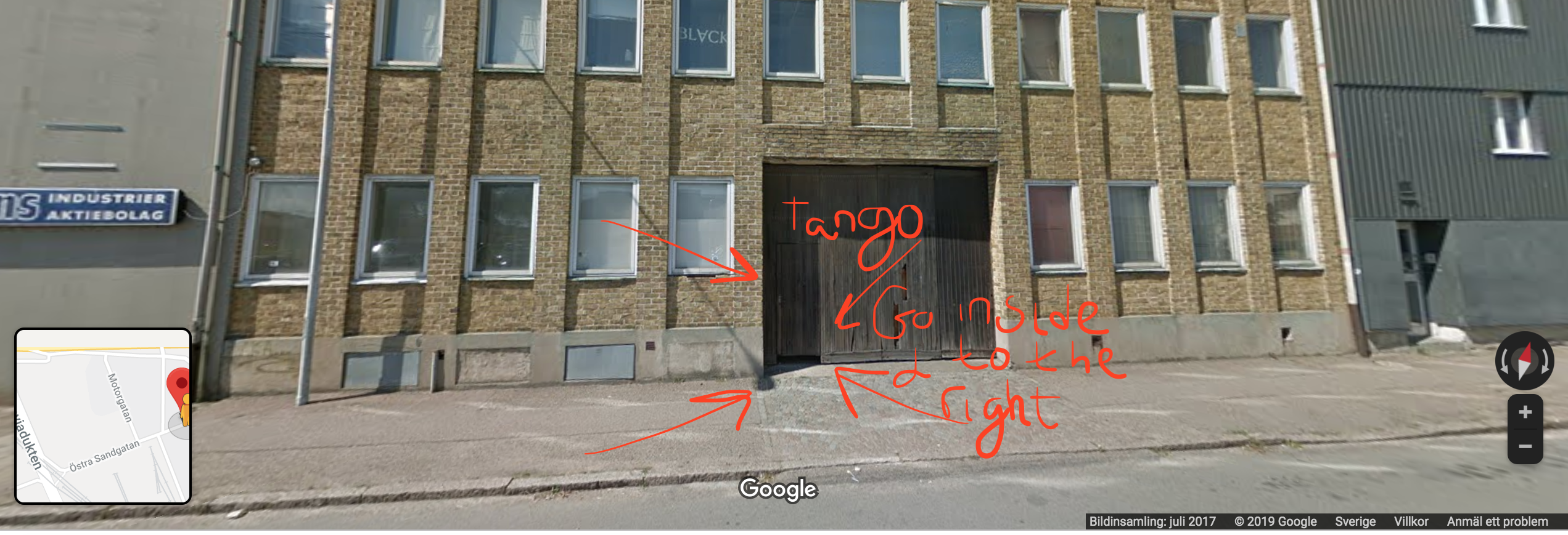 tango favela entrance